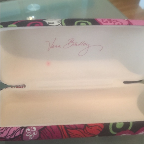 Vera Bradley Polarized sunglasses w/matching case! - Picture 6 of 7